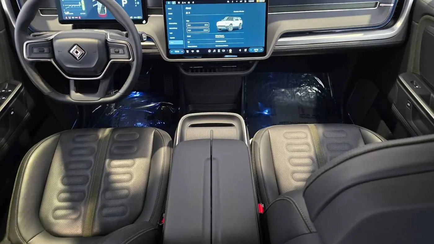 2025 Rivian R1S 7PDSGBBA6SN045481