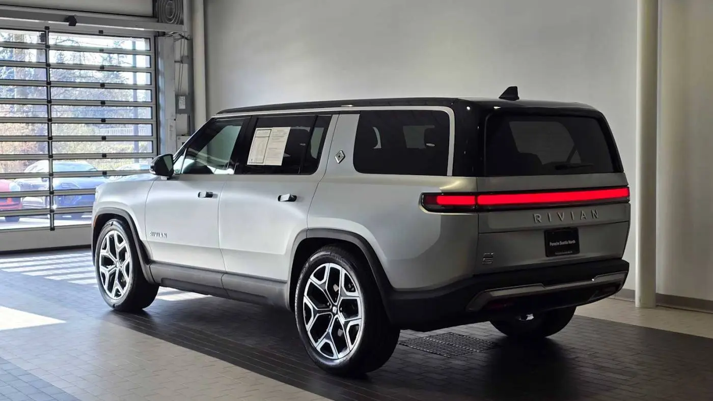 2025 Rivian R1S 7PDSGBBA6SN045481