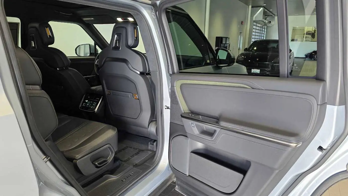 2025 Rivian R1S 7PDSGBBA6SN045481