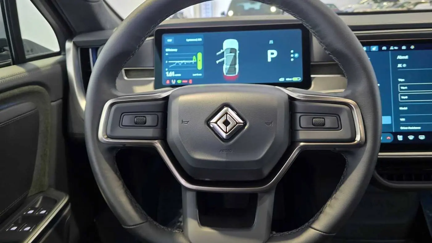 2025 Rivian R1S 7PDSGBBA6SN045481