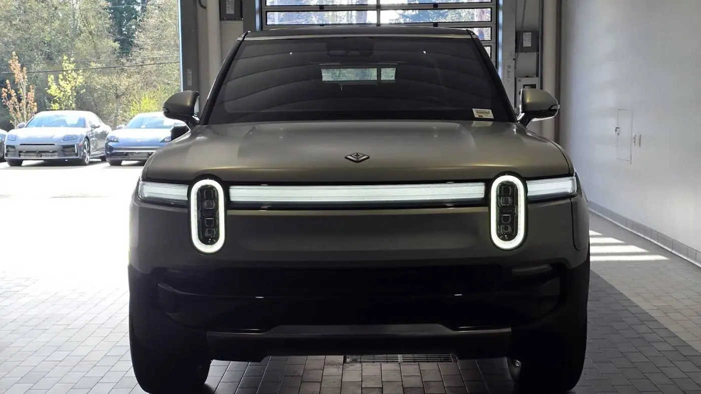 2025 Rivian R1S 7PDSGBBA6SN045481