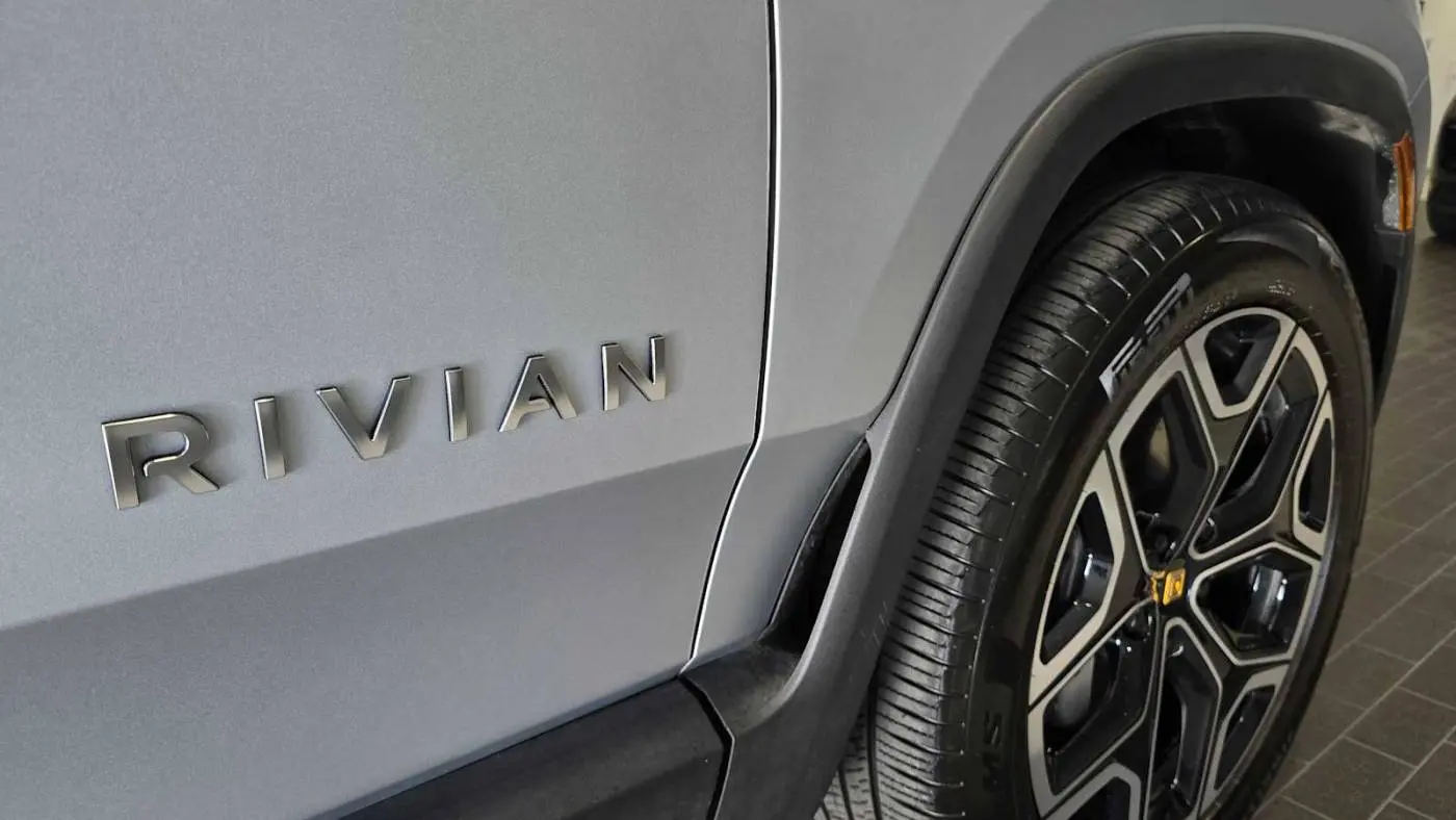 2025 Rivian R1S 7PDSGBBA6SN045481