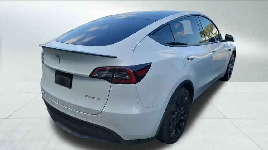 2022 Tesla Model Y 7SAYGDEF7NF563464