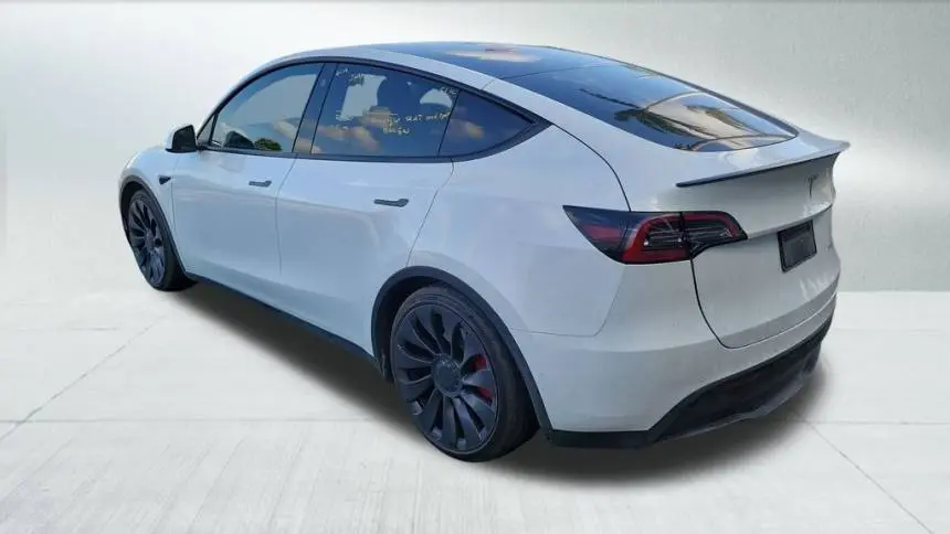 2022 Tesla Model Y 7SAYGDEF7NF563464