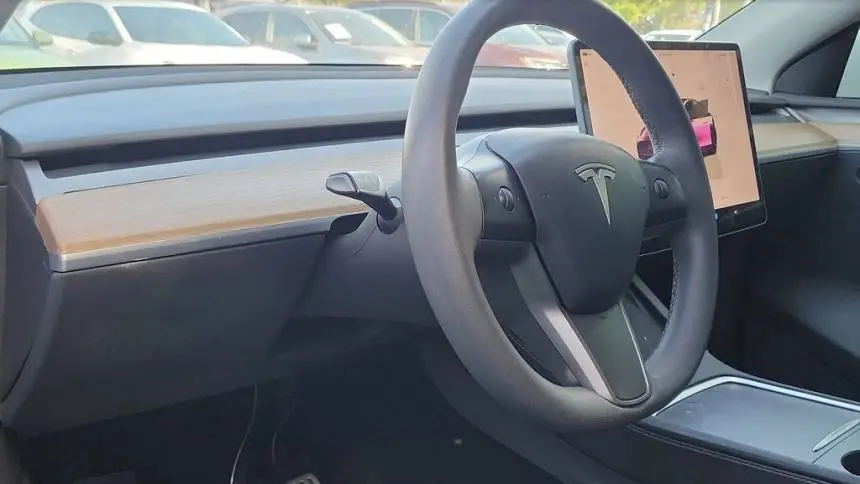 2022 Tesla Model Y 7SAYGDEF7NF563464