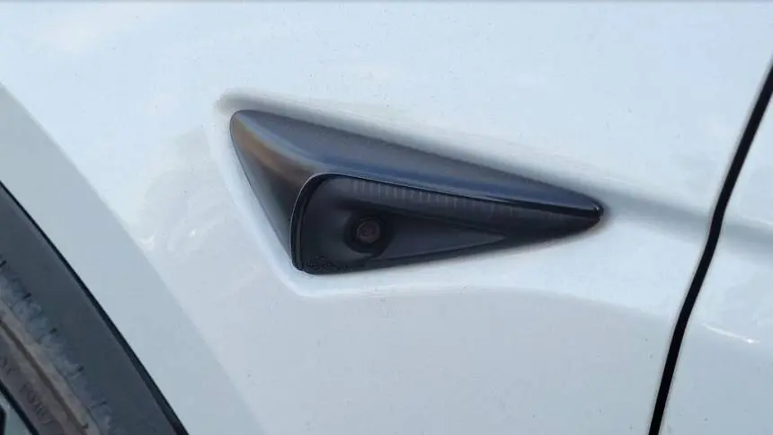 2022 Tesla Model Y 7SAYGDEF7NF563464