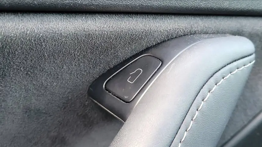 2022 Tesla Model Y 7SAYGDEF7NF563464