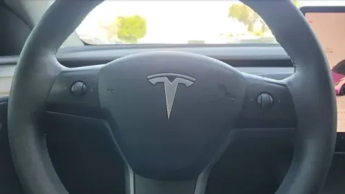 2022 Tesla Model Y 7SAYGDEF7NF563464