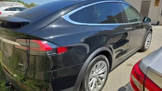 2019 Tesla Model X 5YJXCAE2XKF152037