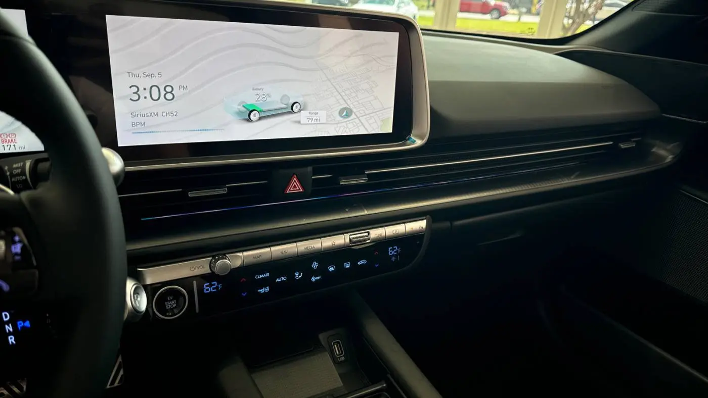 2025 Hyundai IONIQ 6 KMHM54AA3SA105013