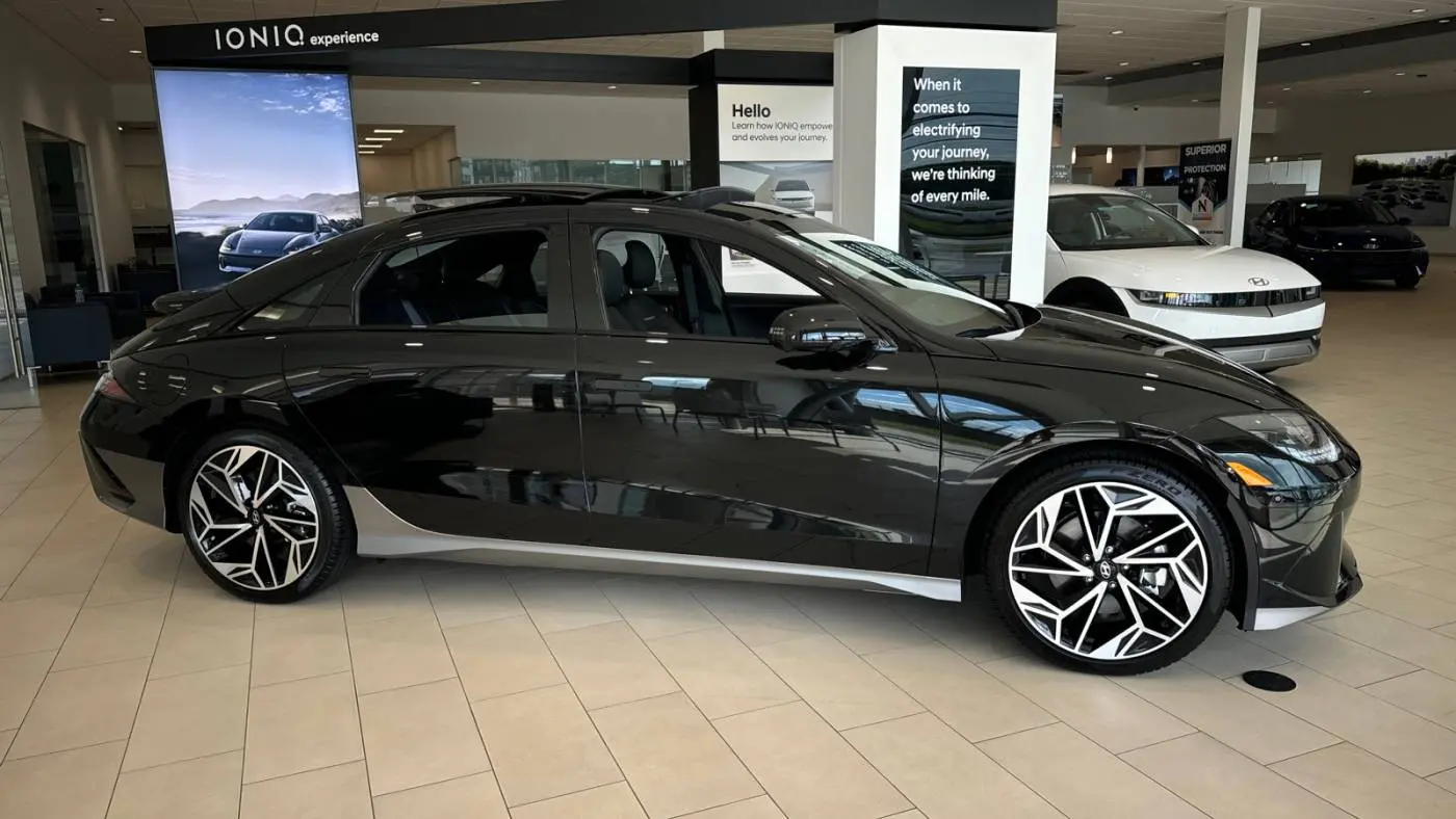 2025 Hyundai IONIQ 6 KMHM54AA3SA105013