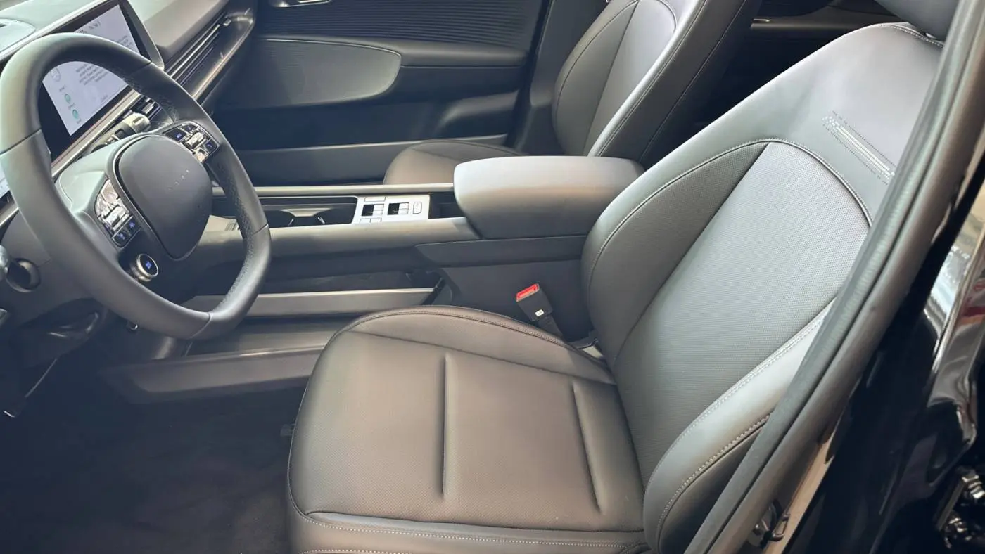 2025 Hyundai IONIQ 6 KMHM54AA3SA105013