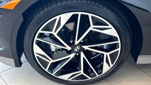 2025 Hyundai IONIQ 6 KMHM54AA3SA105013