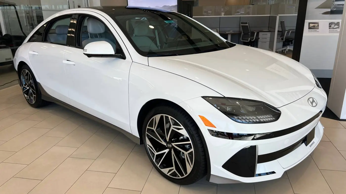 2025 Hyundai IONIQ 6 KMHM54AA5SA105384