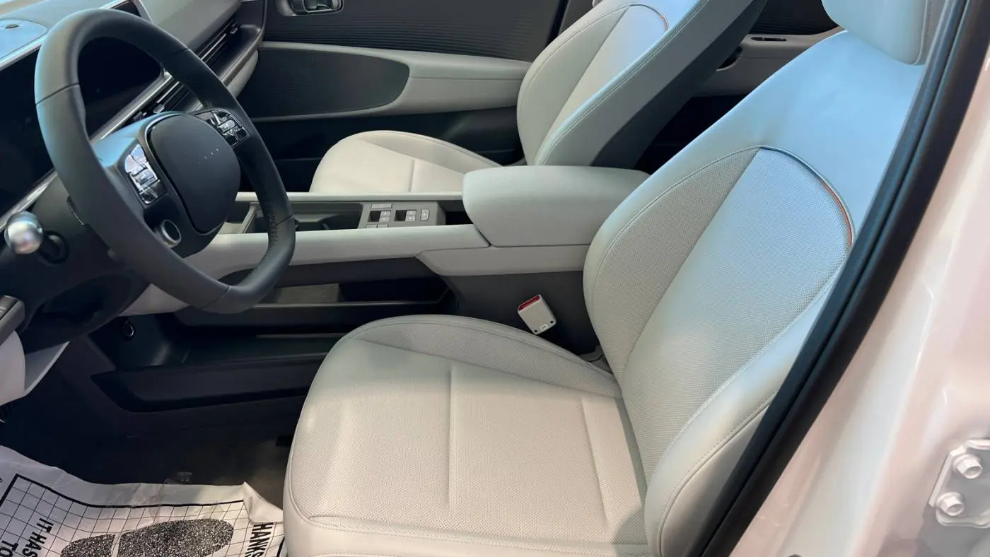 2025 Hyundai IONIQ 6 KMHM54AA5SA105384