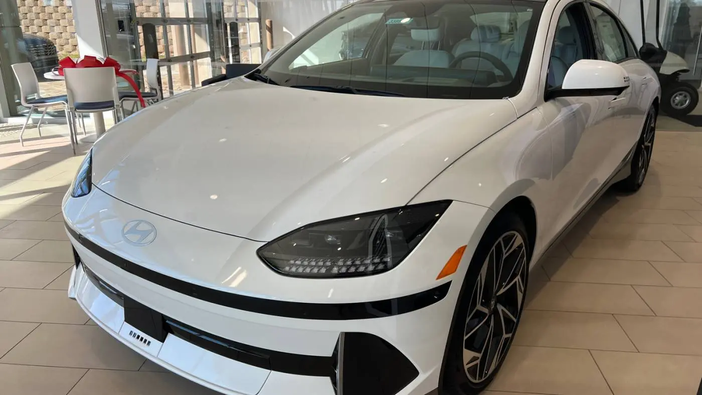 2025 Hyundai IONIQ 6 KMHM54AA5SA105384