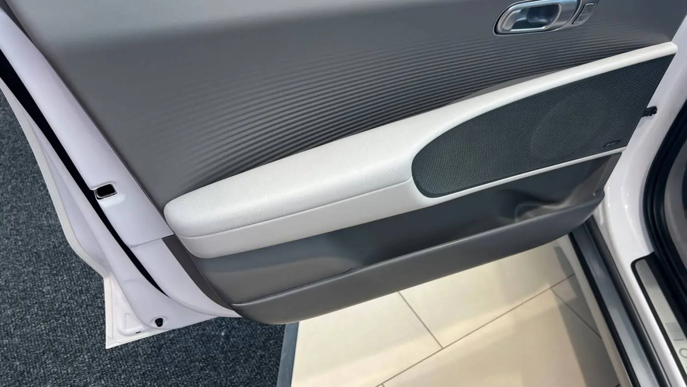 2025 Hyundai IONIQ 6 KMHM54AA5SA105384
