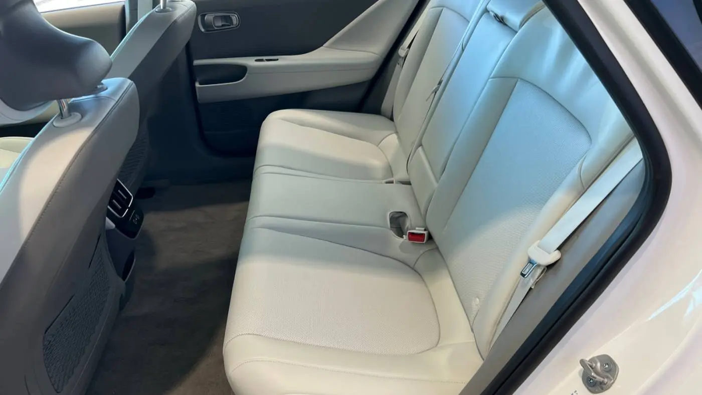 2025 Hyundai IONIQ 6 KMHM54AA5SA105384