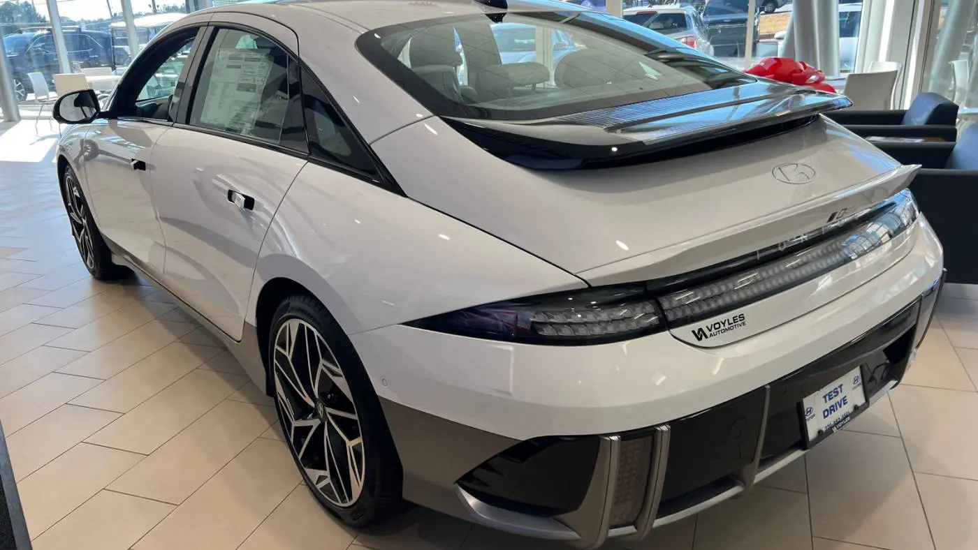2025 Hyundai IONIQ 6 KMHM54AA5SA105384