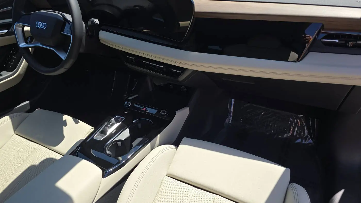 2025 Audi Q6 e-tron WA122BGF2SA021125