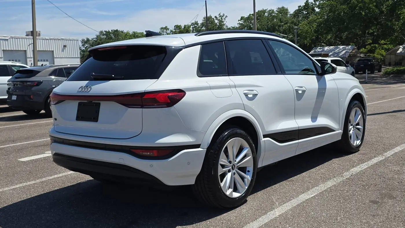 2025 Audi Q6 e-tron WA122BGF2SA021125