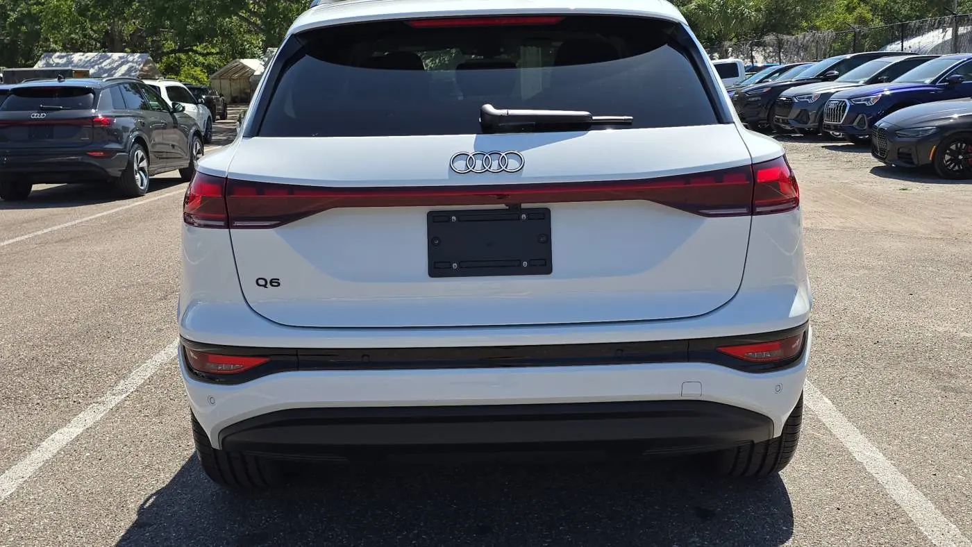 2025 Audi Q6 e-tron WA122BGF2SA021125