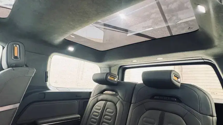 2023 Rivian R1S - Images - 7