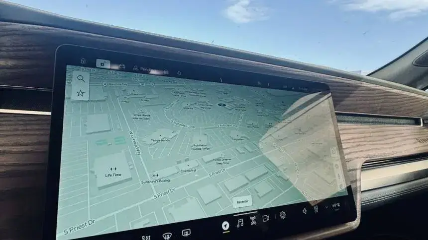 2023 Rivian R1S - Images - 16