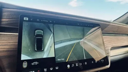 2023 Rivian R1S - Images - 17