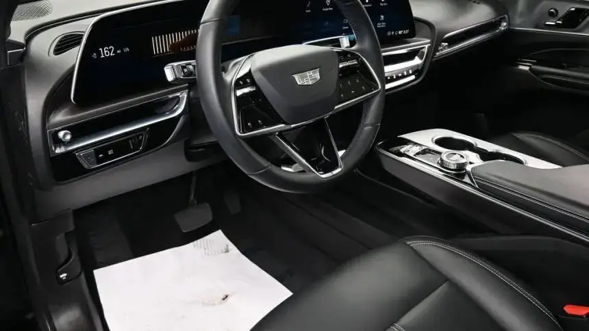2024 Cadillac Lyriq - Images - 10