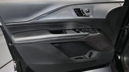2024 Cadillac Lyriq - Images - 12