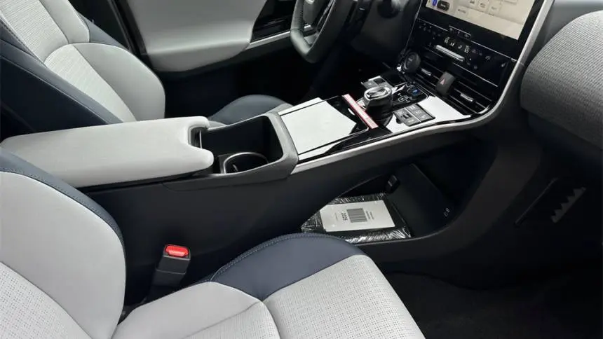 2025 Subaru Solterra JTMABABA1SA101037