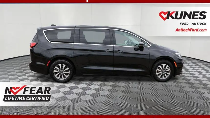2023 Chrysler Pacifica 2C4RC1L74PR618273