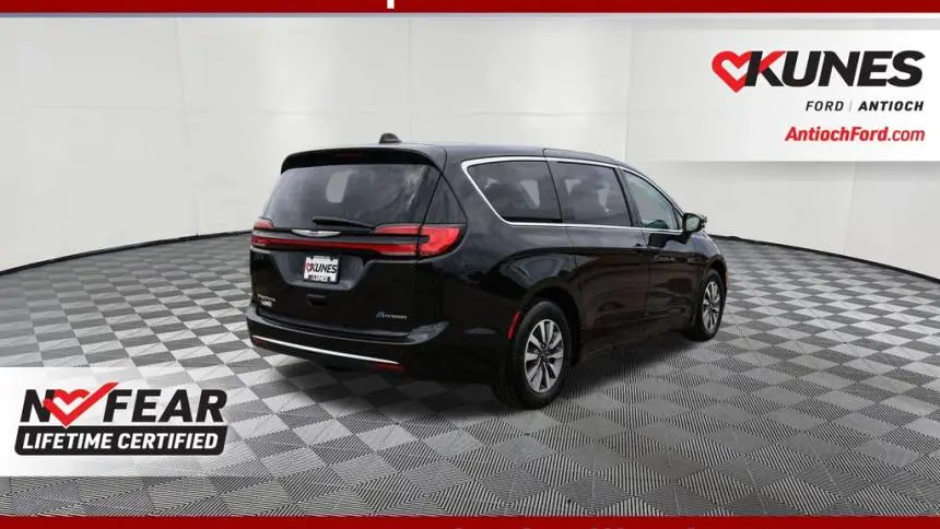 2023 Chrysler Pacifica 2C4RC1L74PR618273