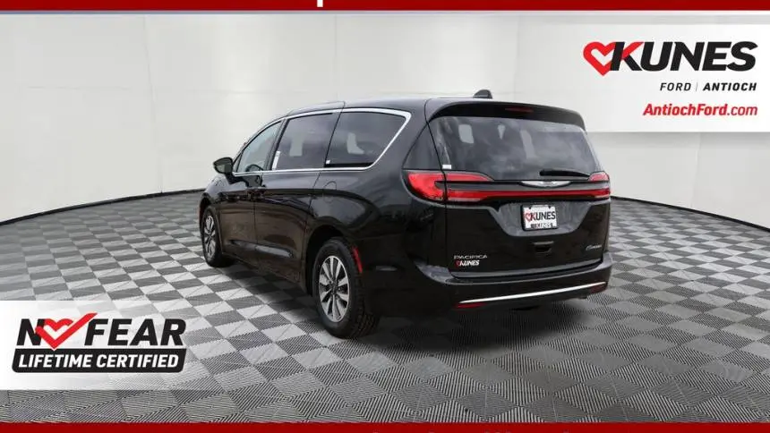 2023 Chrysler Pacifica 2C4RC1L74PR618273