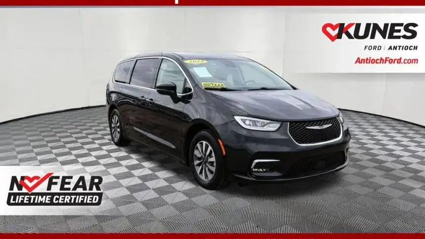 2023 Chrysler Pacifica 2C4RC1L74PR618273
