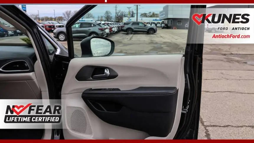 2023 Chrysler Pacifica 2C4RC1L74PR618273
