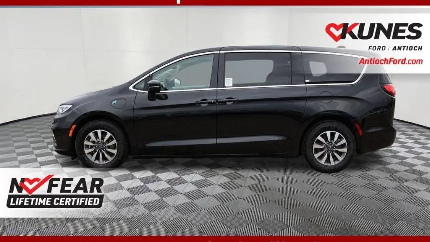 2023 Chrysler Pacifica 2C4RC1L74PR618273