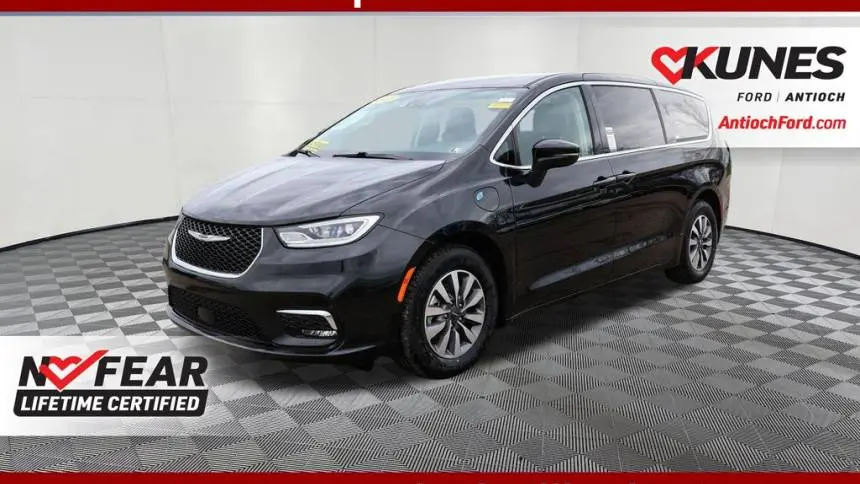 2023 Chrysler Pacifica 2C4RC1L74PR618273