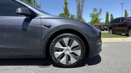 2023 Tesla Model Y 7SAYGDEE6PF835013