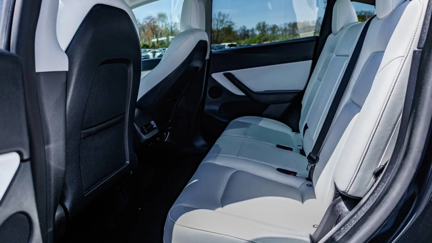 2022 Tesla Model Y 7SAYGDEE7NF438407
