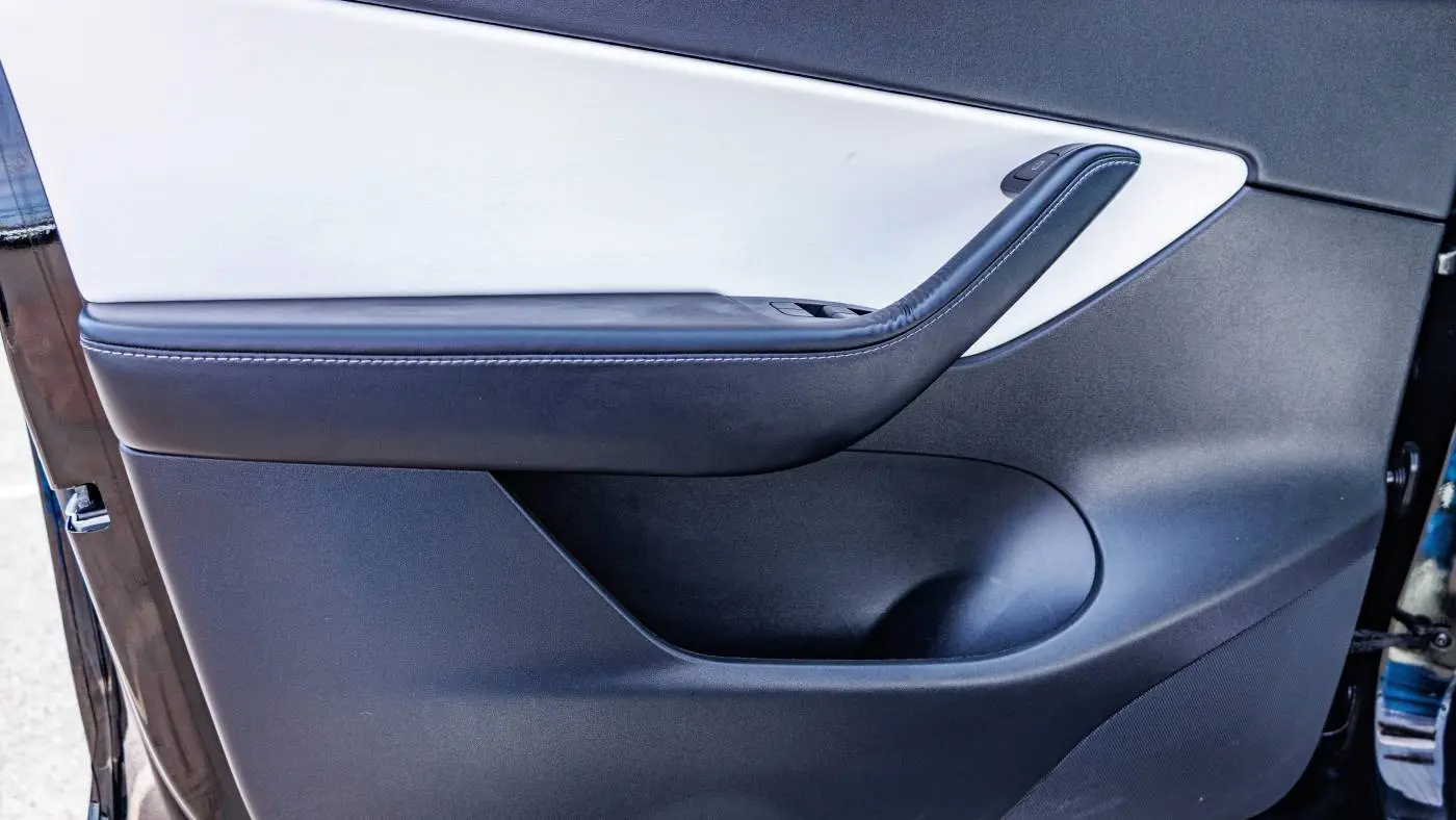 2022 Tesla Model Y 7SAYGDEE7NF438407