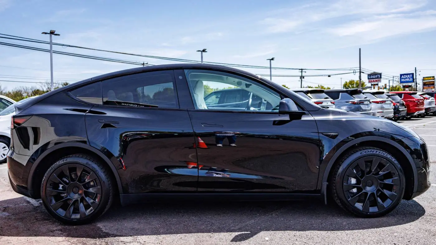 2022 Tesla Model Y 7SAYGDEE7NF438407