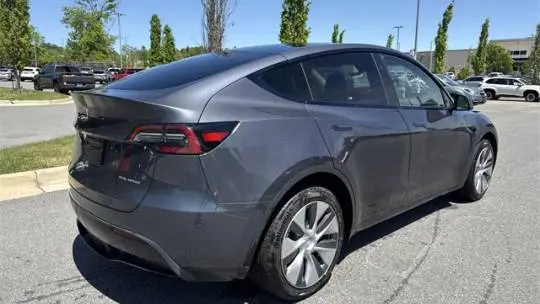2023 Tesla Model Y 7SAYGDEE6PF835013