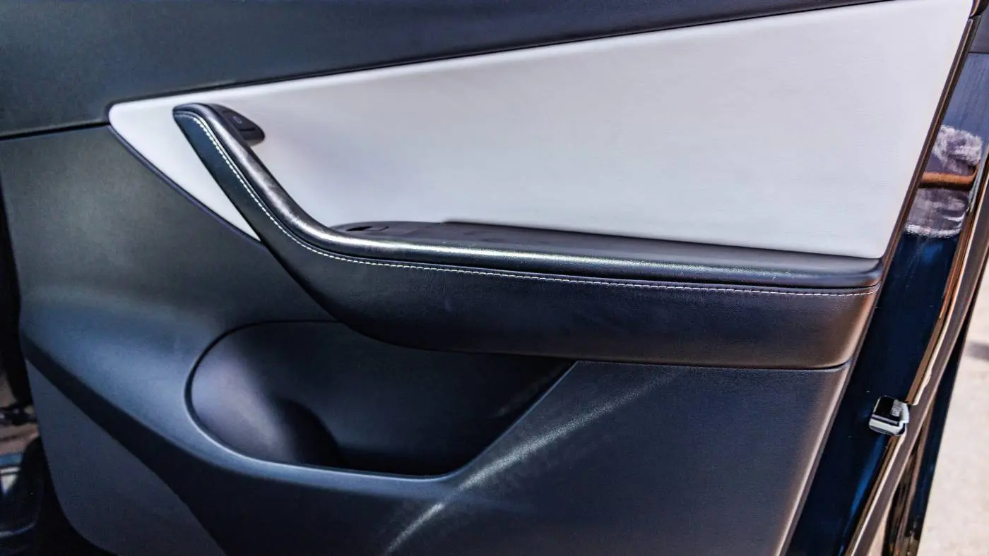 2022 Tesla Model Y 7SAYGDEE7NF438407