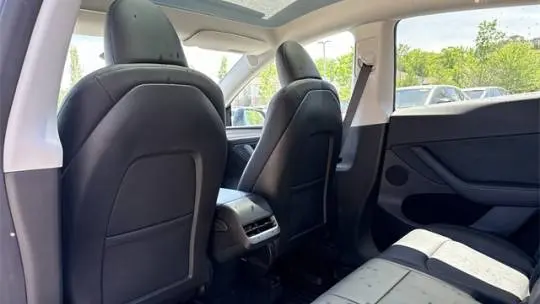 2023 Tesla Model Y 7SAYGDEE6PF835013