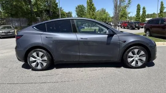 2023 Tesla Model Y 7SAYGDEE6PF835013