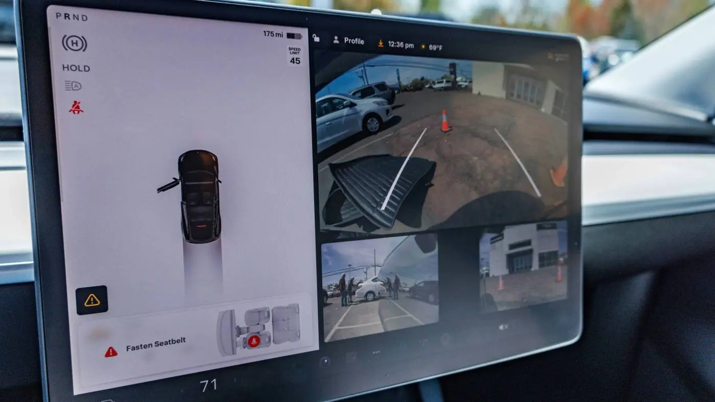 2022 Tesla Model Y 7SAYGDEE7NF438407