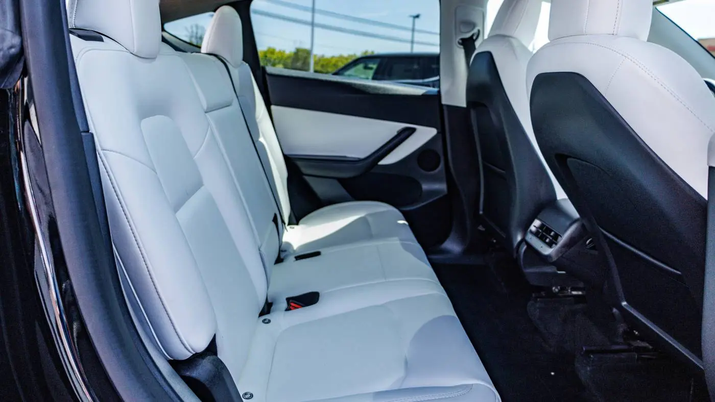 2022 Tesla Model Y 7SAYGDEE7NF438407