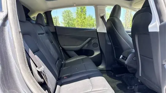 2023 Tesla Model Y 7SAYGDEE6PF835013